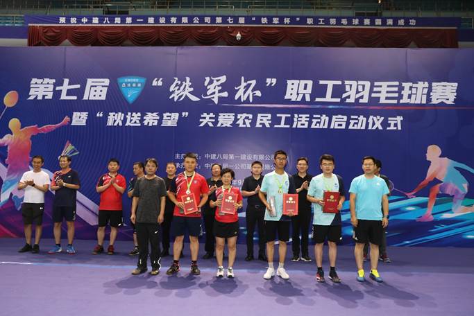 預(yù)備混雙（左）、預(yù)備男雙（右）冠軍